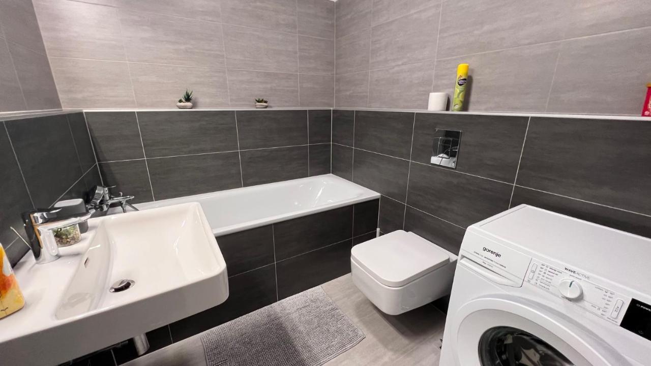 2 Room Apartment, With A View Of The Castle Bratislava Ngoại thất bức ảnh