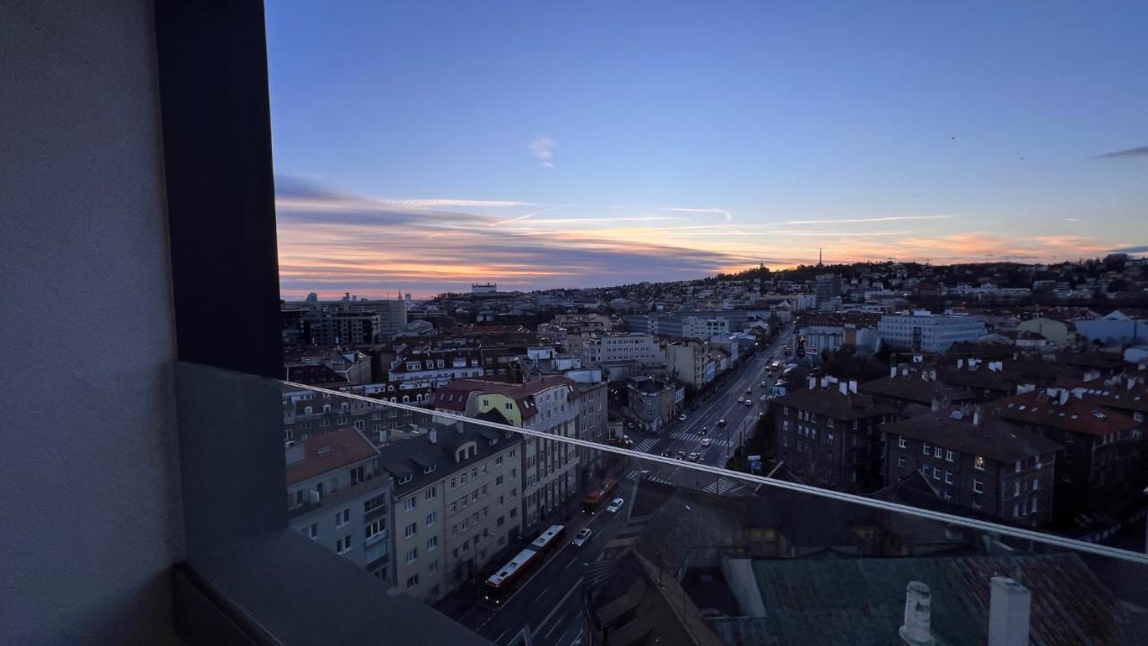 2 Room Apartment, With A View Of The Castle Bratislava Ngoại thất bức ảnh